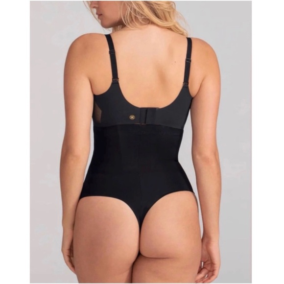 Honeylove Other - NWT💕Honeylove SuperPower Thong Size M